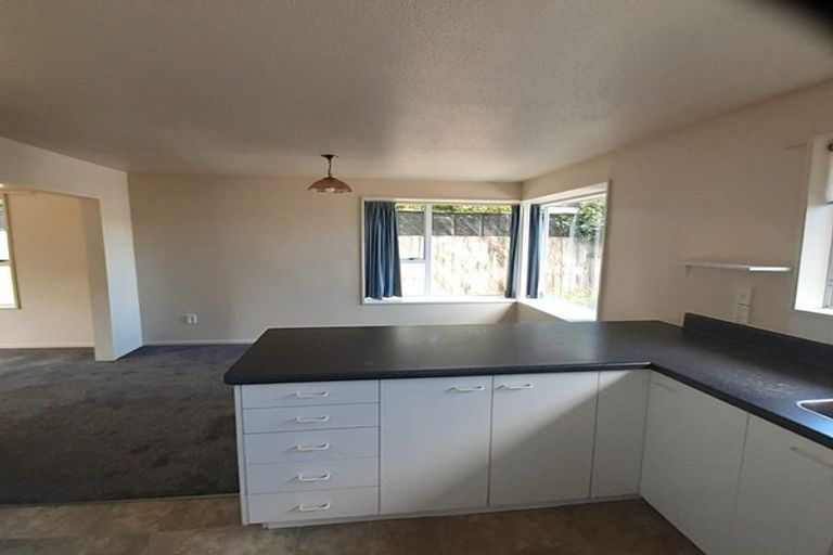 Photo of property in 2/86 Aorangi Road, Bryndwr, Christchurch, 8053