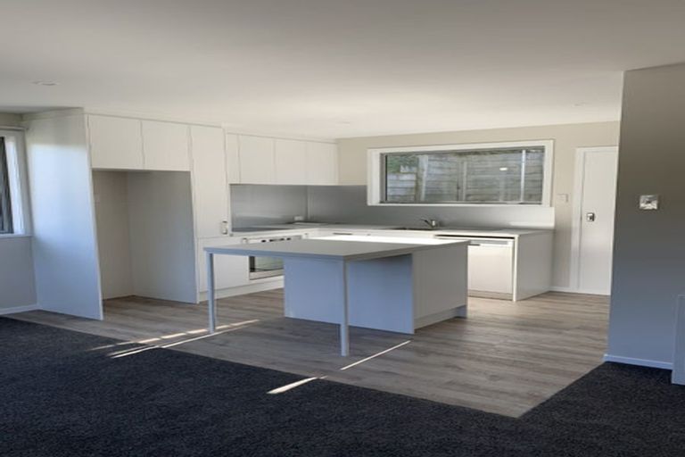 Photo of property in 137a Newlands Road, Newlands, Wellington, 6037