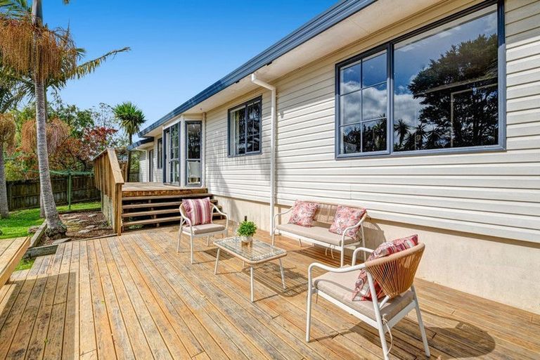 Photo of property in 2/20 Greta Place, Stanmore Bay, Whangaparaoa, 0932