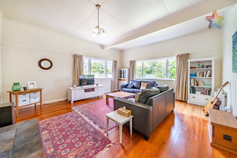 Photo of property in 2 Puriri Street, Eastbourne, Lower Hutt, 5013