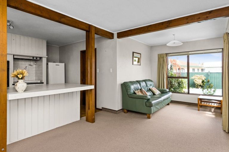 Photo of property in 11 Deakin Place, Clive, 4102