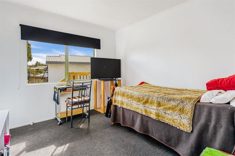 Photo of property in 1 Maywood Crescent, Glen Eden, Auckland, 0602