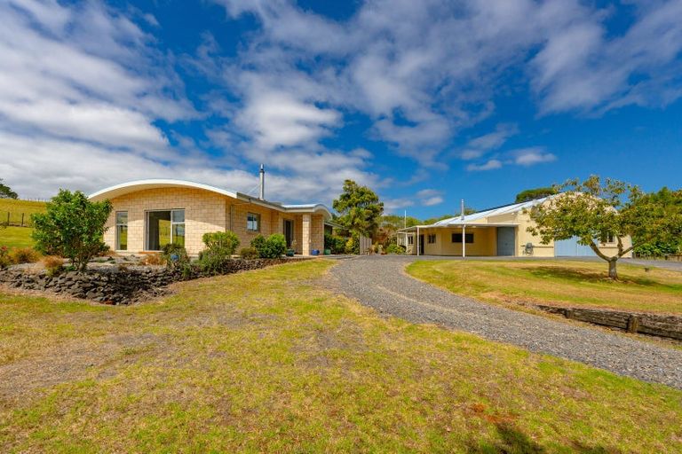 Photo of property in 14b Wairere Road, Waitakere, Henderson, 0782