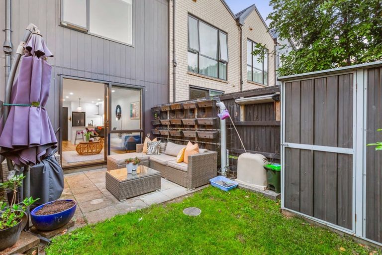 Photo of property in 32 Wharara Lane, Massey, Auckland, 0614