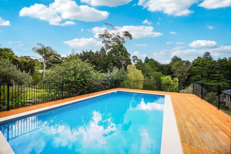 Photo of property in 40 Pupuke Road, Hillcrest, Auckland, 0627