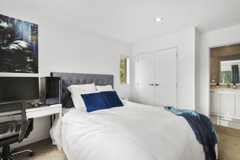 Photo of property in 21 Golden Morning Drive, Albany Heights, Auckland, 0632