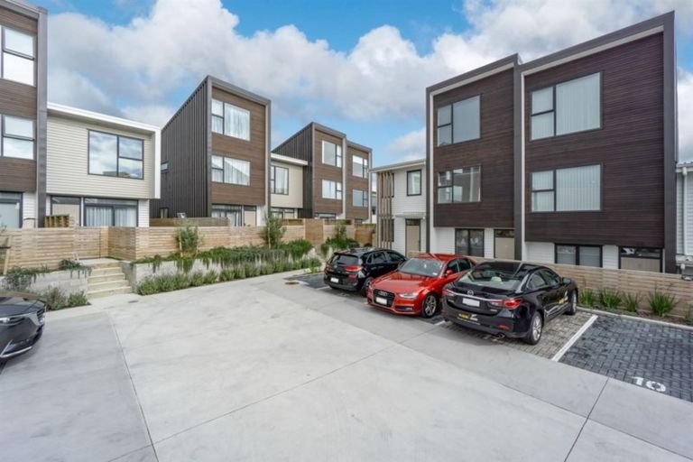 Photo of property in 16/15 Chivalry Road, Glenfield, Auckland, 0629