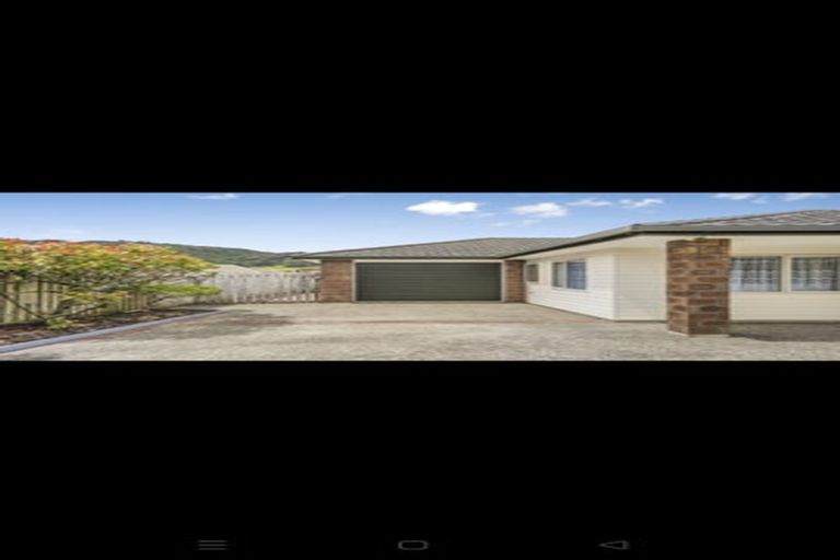 Photo of property in 16 Woodland Mews, Wainuiomata, Lower Hutt, 5014
