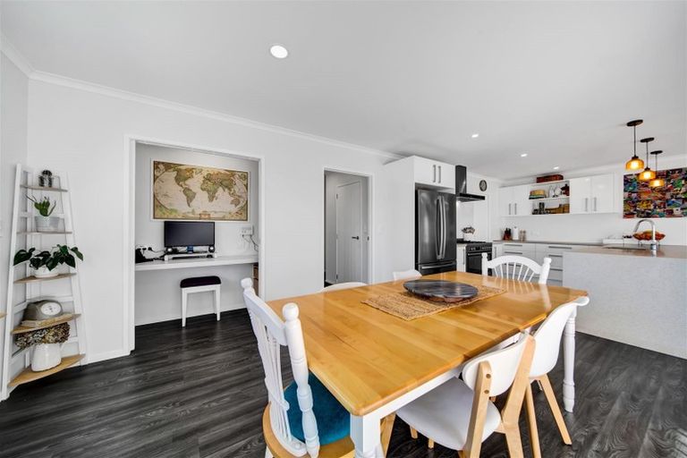 Photo of property in 4 Gleneagles Way, Waiwhakaiho, New Plymouth, 4312