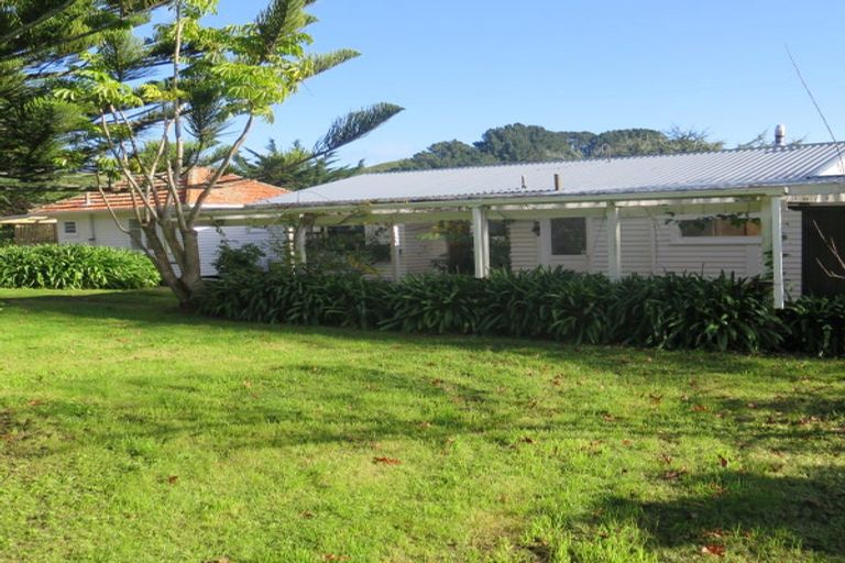 Photo of property in 106 Valley Road, Paraparaumu, 5032
