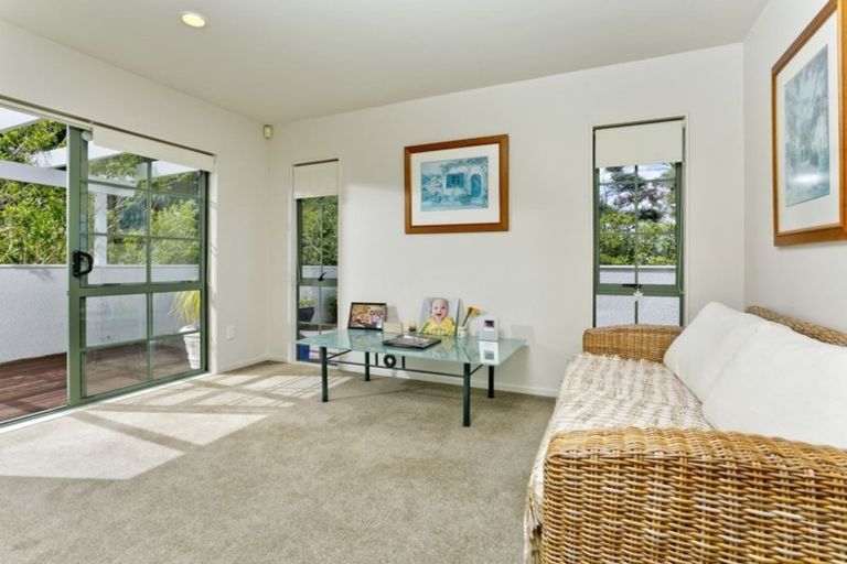 Photo of property in 26 Lorikeet Place, Unsworth Heights, Auckland, 0632