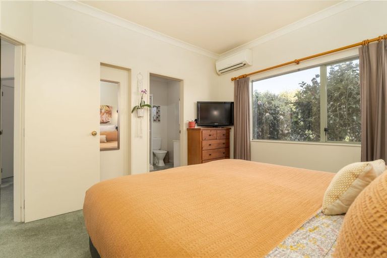 Photo of property in 5 Radstock Grove, Churton Park, Wellington, 6037