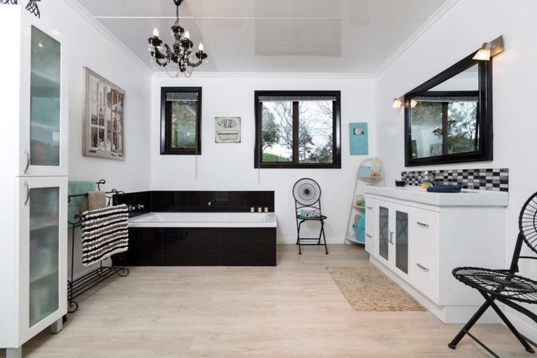 Photo of property in 543 Mataro Road, Onaero, Urenui, 4375