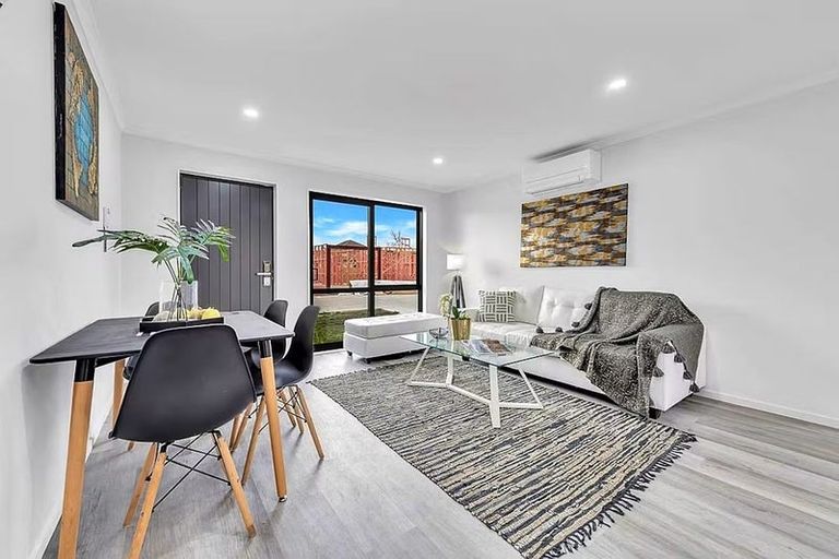 Photo of property in 8e Kent Road, Manurewa, Auckland, 2102