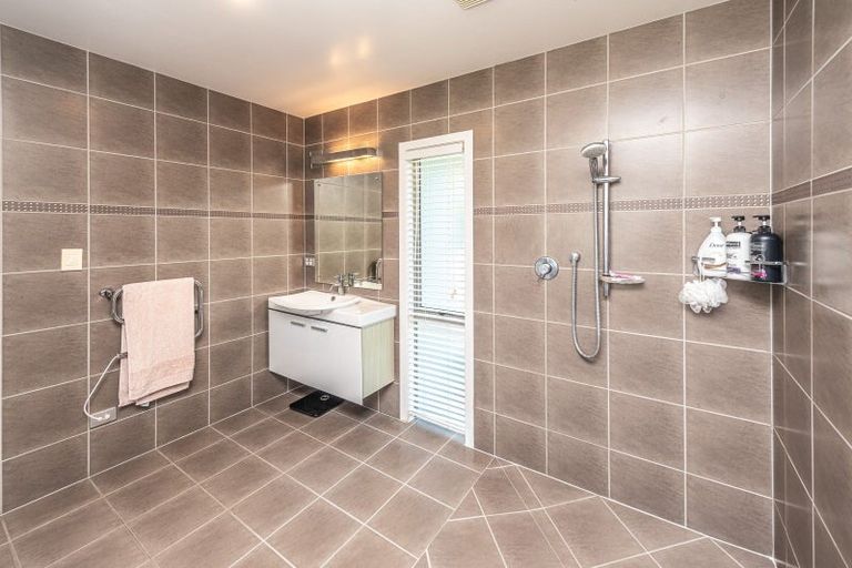 Photo of property in 18 Golf Vue Place, Castlecliff, Whanganui, 4501