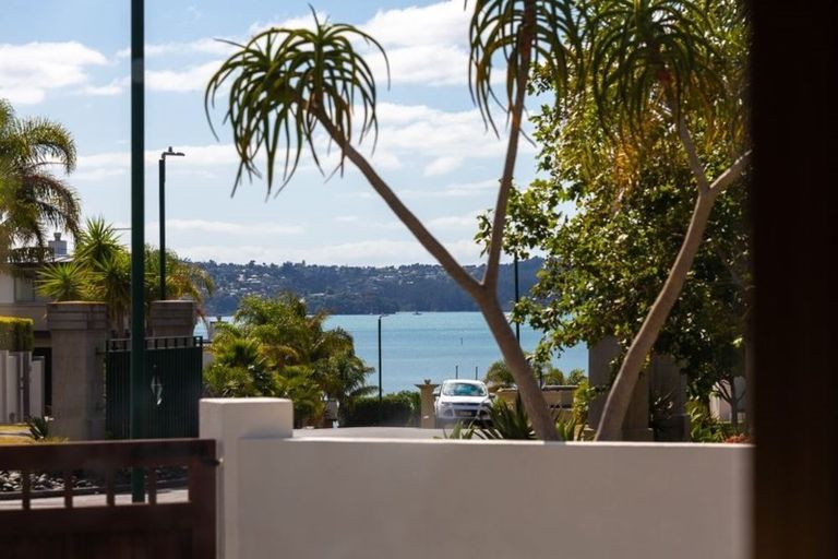 Photo of property in 13 Kahala Place, West Harbour, Auckland, 0618