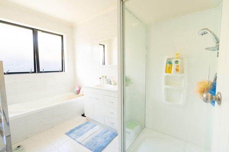 Photo of property in 33 Geneva Terrace, Kelvin Grove, Palmerston North, 4414