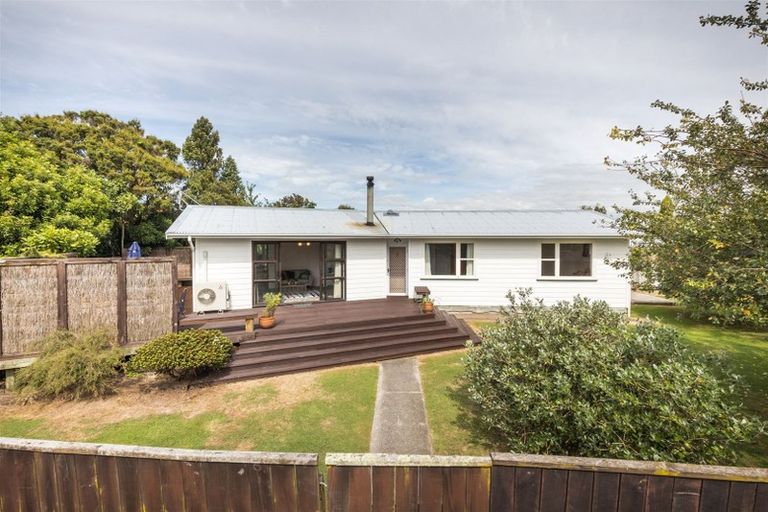 Photo of property in 1 Charwell Place, Highbury, Palmerston North, 4412