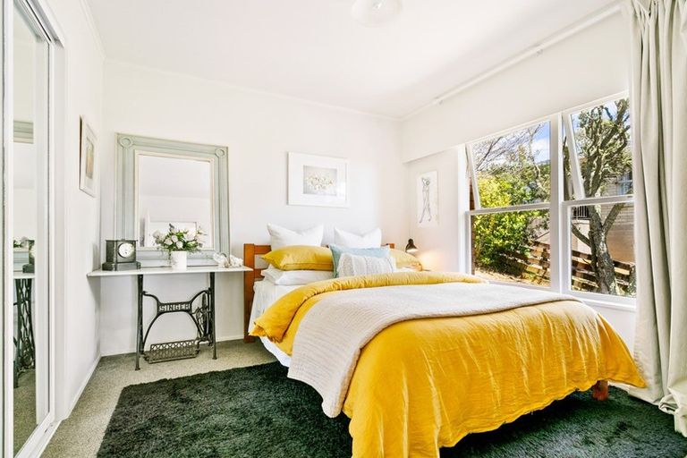 Photo of property in 2/23 Seaview Road, Glenfield, Auckland, 0629