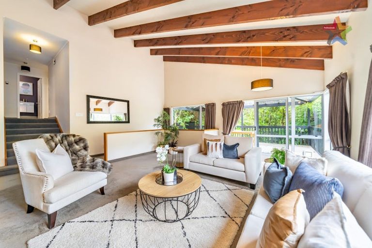 Photo of property in 498 Stokes Valley Road, Stokes Valley, Lower Hutt, 5019