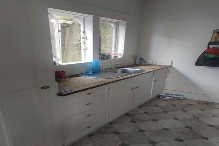 Photo of property in 2 Milne Terrace, Island Bay, Wellington, 6023