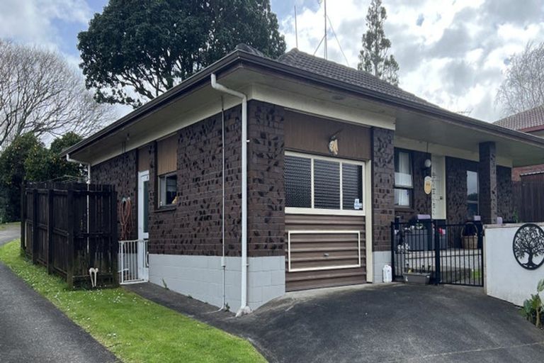 Photo of property in 2/40 Gills Avenue, Papakura, 2110