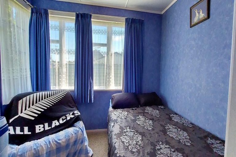 Photo of property in 24 Railway Street, Eltham, 4322