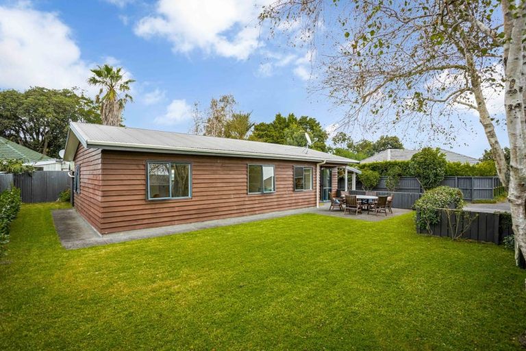 Photo of property in 5a Roby Street, Te Atatu Peninsula, Auckland, 0610