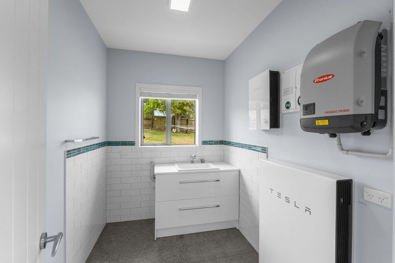 Photo of property in 14b Wairere Road, Waitakere, Henderson, 0782