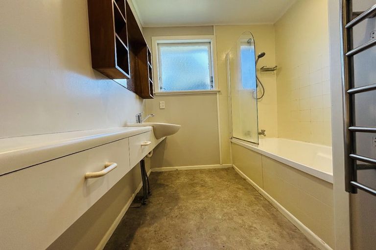 Photo of property in 156 Astley Avenue, New Lynn, Auckland, 0600