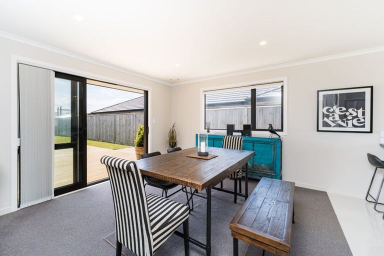 Photo of property in 11 Atlantic Drive, Fitzherbert, Palmerston North, 4410