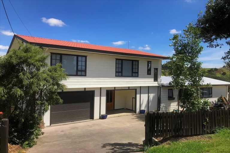 Photo of property in 15 Whaka Street, Maungaturoto, 0520