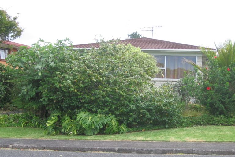 Photo of property in 1/43 James Evans Drive, Northcote, Auckland, 0627