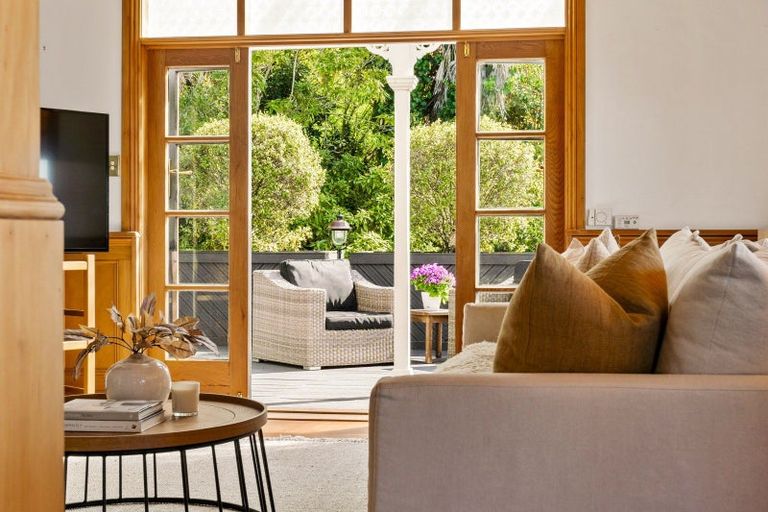 Photo of property in 18 Sealy Road, Bluff Hill, Napier, 4110