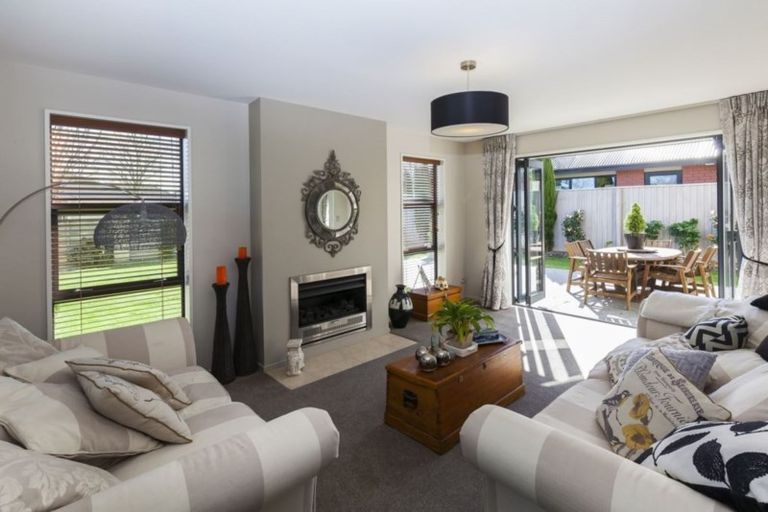 Photo of property in 1 Hawthorn Mews, Rangiora, 7400
