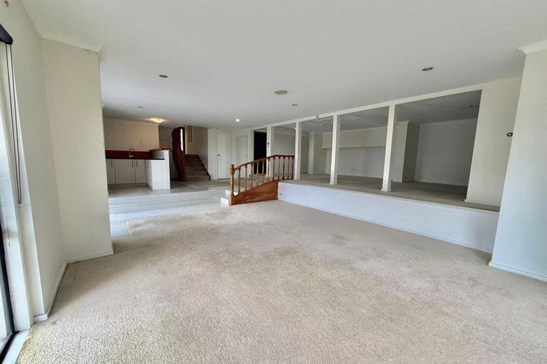 Photo of property in 121 Redoubt Road, Goodwood Heights, Auckland, 2105