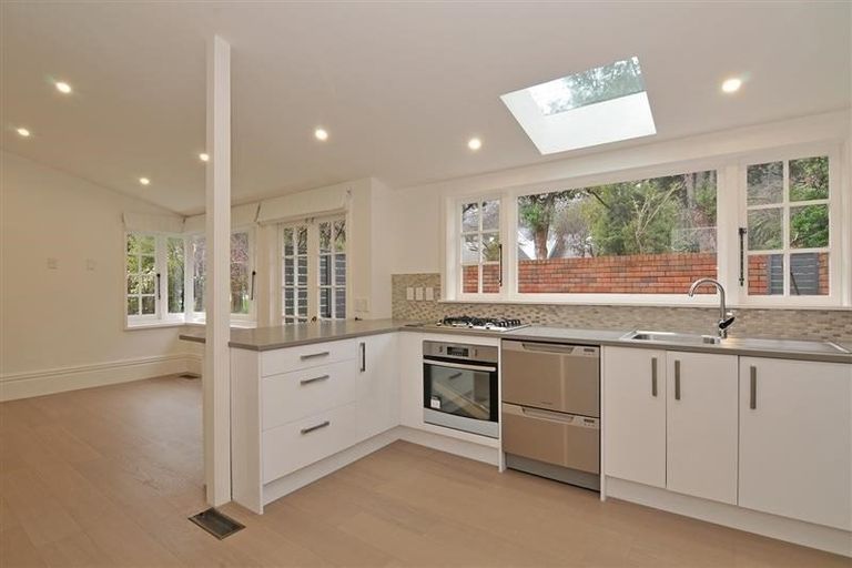 Photo of property in 21 Cheviot Road, Lowry Bay, Lower Hutt, 5013