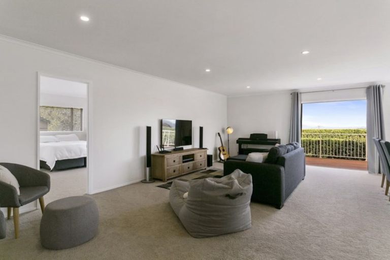 Photo of property in 17 Fairview Terrace, Waipahihi, Taupo, 3330