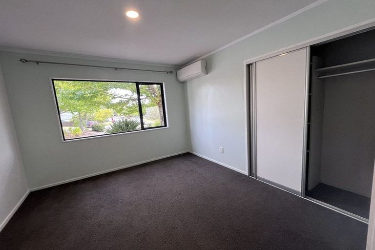 Photo of property in 16 Kerlin Crescent, West Harbour, Auckland, 0618