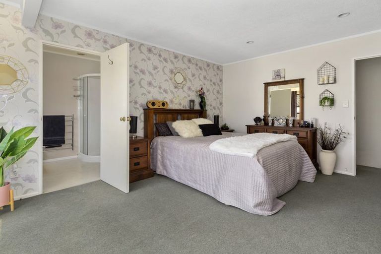 Photo of property in 51 James Cook Drive, Whitby, Porirua, 5024