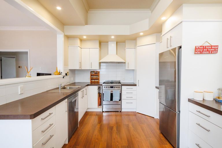 Photo of property in 9 Rosalie Terrace, Kelvin Grove, Palmerston North, 4414