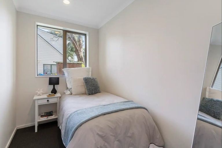 Photo of property in 23 Piriti Place, Weymouth, Auckland, 2103
