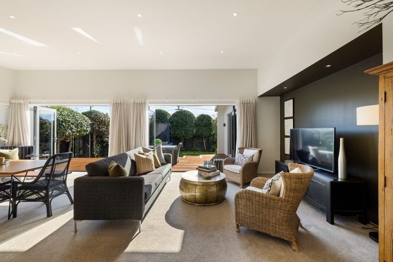 Photo of property in 1/6 Roscoe Street, Saint Martins, Christchurch, 8022