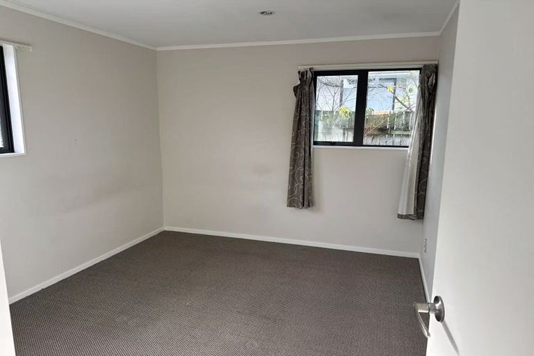 Photo of property in 2 Cranberry Place, Bucklands Beach, Auckland, 2012