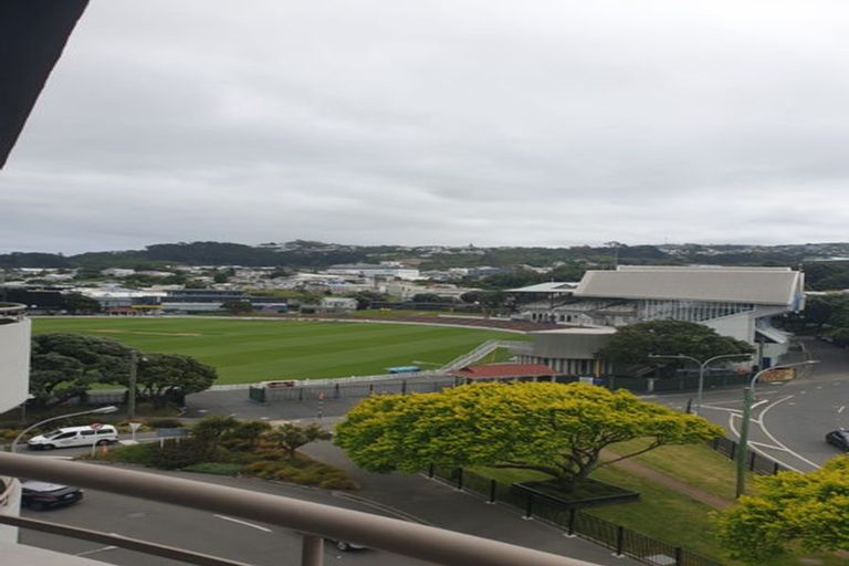 Photo of property in Grandstand Apartments, 11/80 Kent Terrace, Mount Victoria, Wellington, 6011