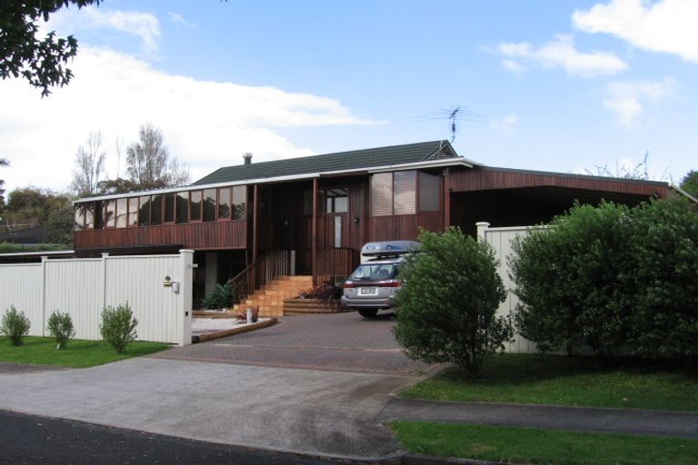 Photo of property in 1 Meanda Gardens, Sunnyhills, Auckland, 2010