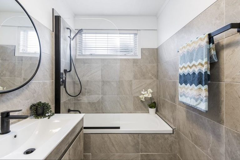 Photo of property in 4/24 Dawnhaven Drive, Te Atatu Peninsula, Auckland, 0610