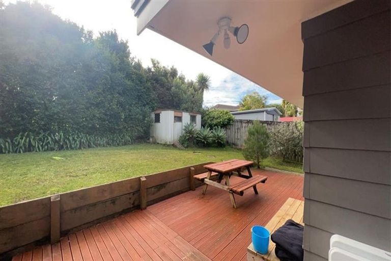 Photo of property in 4 Pahi Place, West Harbour, Auckland, 0618