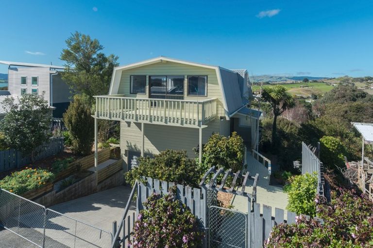 Photo of property in 19 Bay View Road, Raglan, 3225