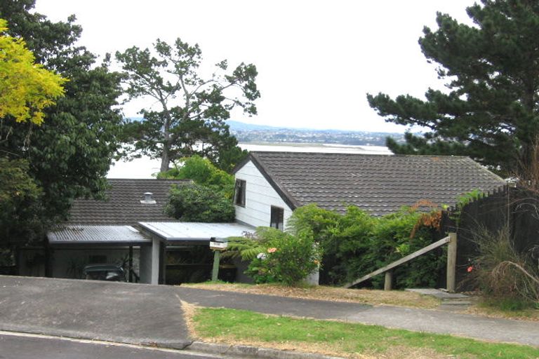 Photo of property in 2/30 Jacaranda Avenue, Beach Haven, Auckland, 0626